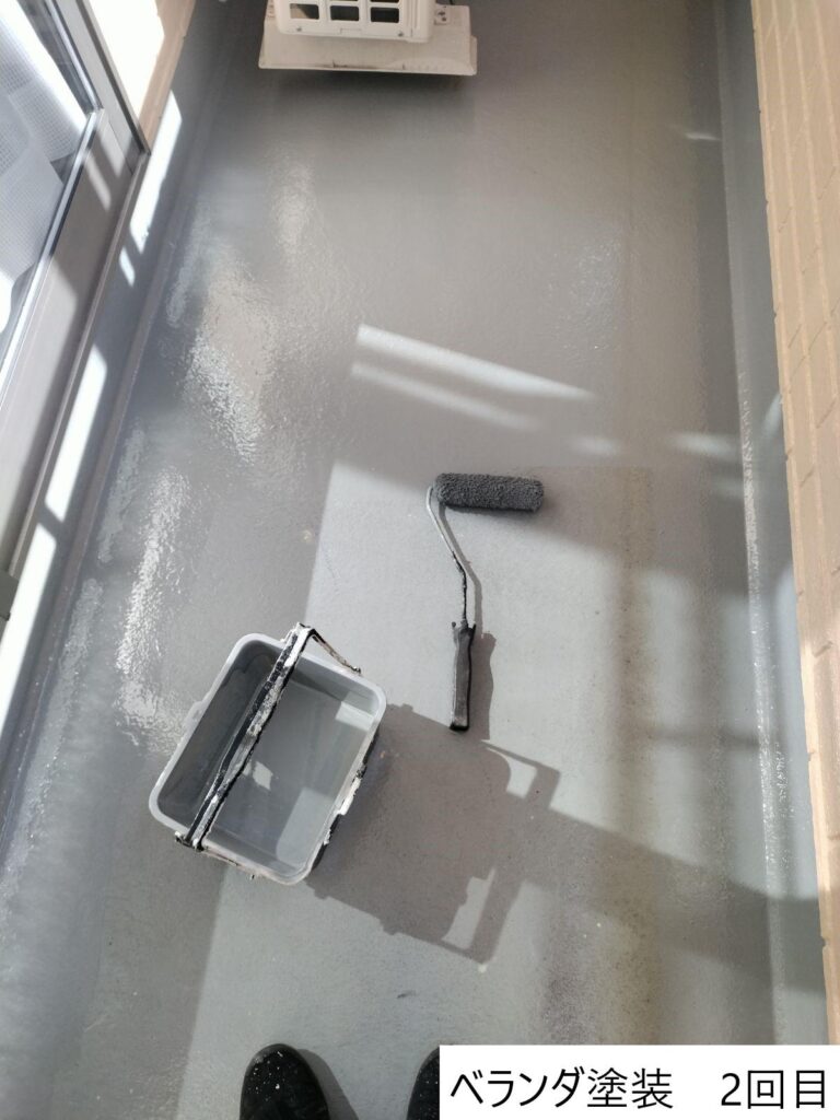 ベランダ塗装2回目です。